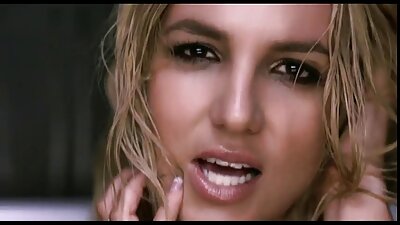 بيمبو مع الشعر الداكن صغيرة الثدي تمتص على سكس مترجم تحميل مباشر السرير